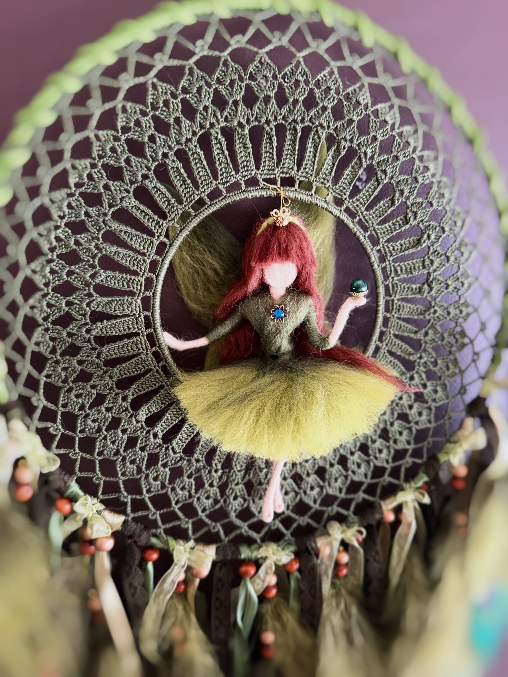 Loodusest inspireeritud metsaroheline unenäopüüja koos haldjaga, kel käes tiigrisilm kaitsekivi 💚 - Image 3