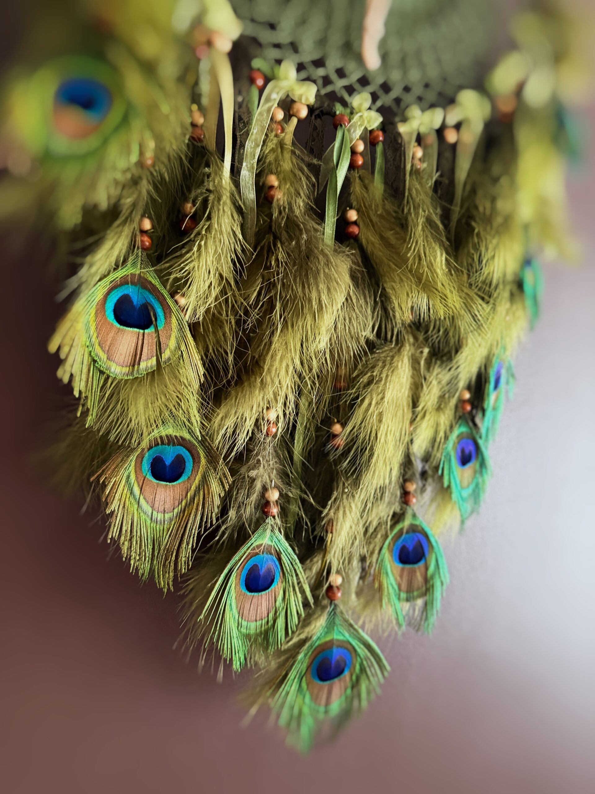 Loodusest inspireeritud metsaroheline unenäopüüja koos haldjaga, kel käes tiigrisilm kaitsekivi 💚 - Image 2